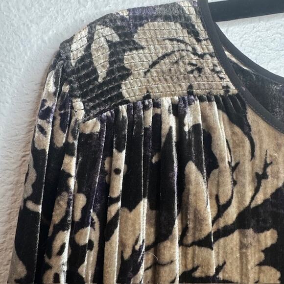 Faustine Luxurious Velvet Floral Peasant Blouse Large - Picture 5 of 14